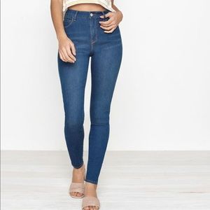 SALE SUPER HIGH RISE SKINNY SIZE JEANS 👖 SIZE 32